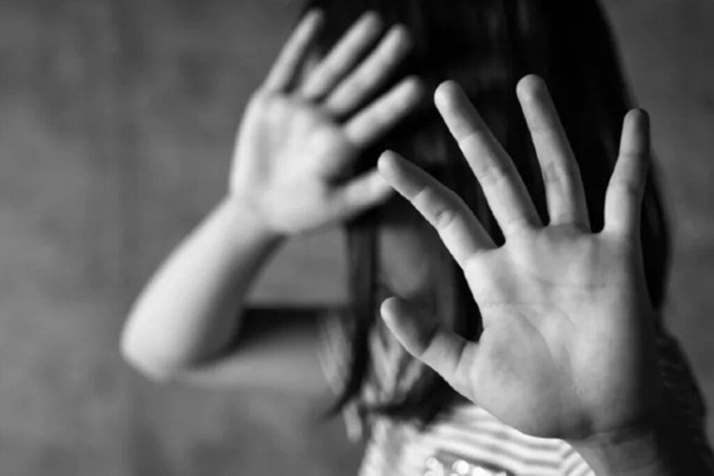 පහ වසරේ දියණියට අතවර කළ පියා අත්අඩංගුවට