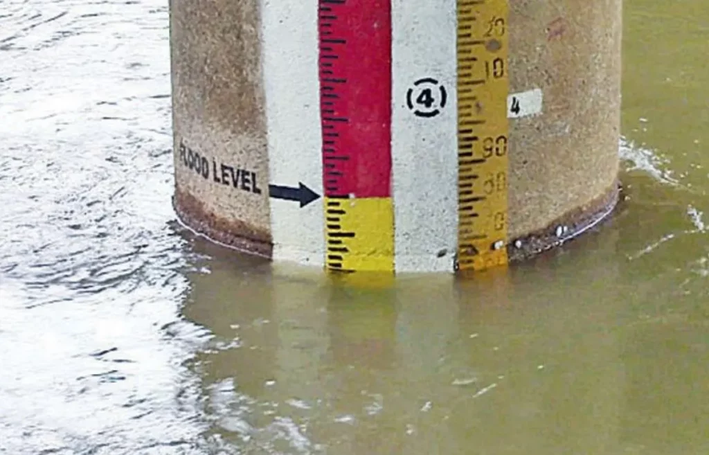 අධික වැසි සමග ගංගාවල ජල මට්ටම් ඉහළට