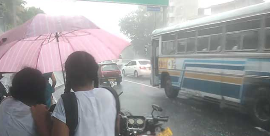 ප්රදේශ කිහිපයකට වැසි