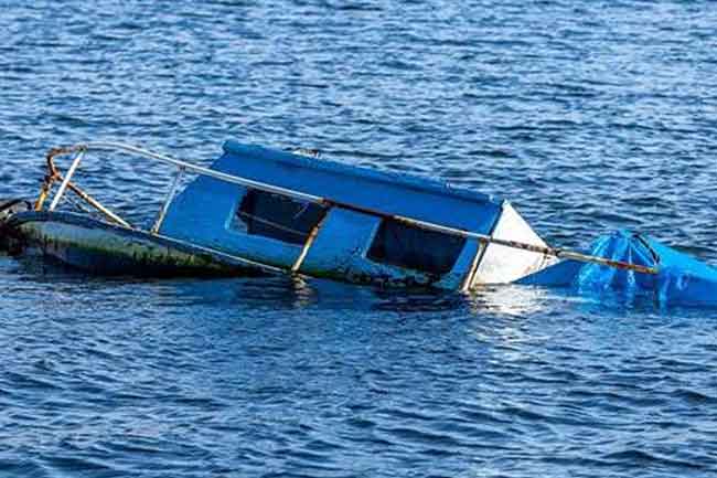 දිවි බේරාගත් ධීවරයින් සිව්දෙනා හම්බන්තොට වරායට රැගෙන එයි