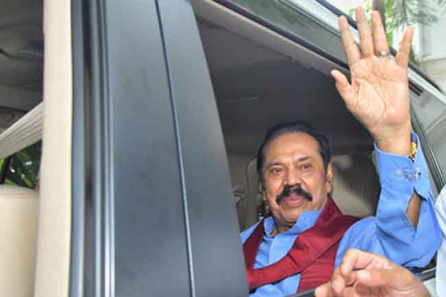 ජනාධිපති ලේකම්ගේ නියමයෙන් මහින්දගේ වෙඩි නොවදින රථයත් භාරදෙයි