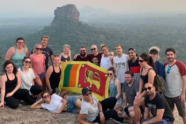 ගෙවුණු සති 03ට සංචාරකයින් 120,000කට ආසන්න පිරිසක් මෙරටට