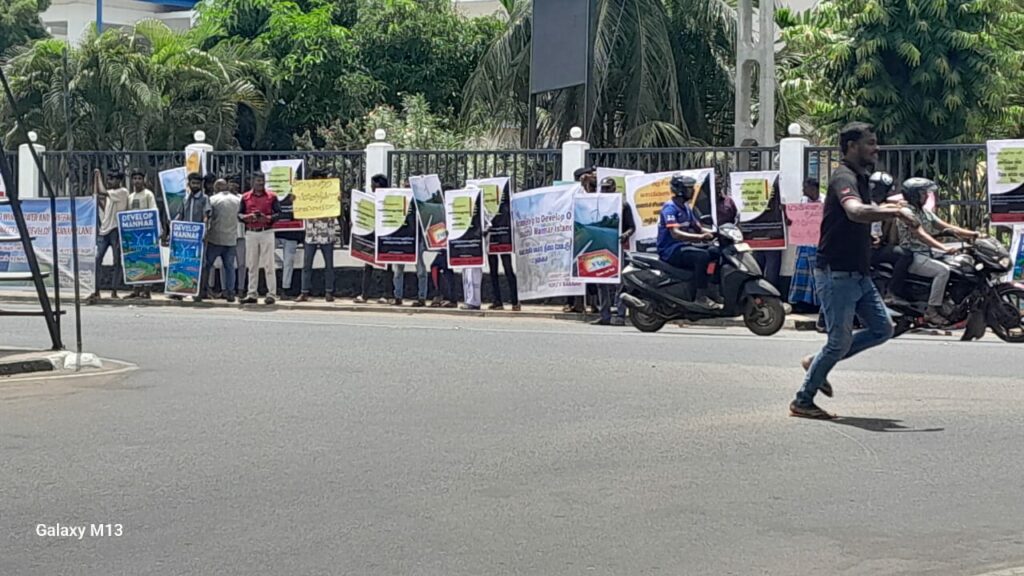මන්නාරම සුළං විදුලි බලාගාර ව්යාපෘති අඛණ්ඩව පවත්වාගෙන යන ලෙස ඉල්ලමින් මන්නාරම් වැසියන් විරෝධතාවයක