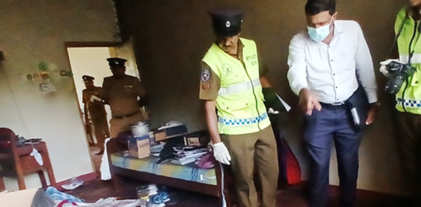 ගුරුවරයෙක් ගිනි තබාගෙන සියදිවි හානි කරගෙන