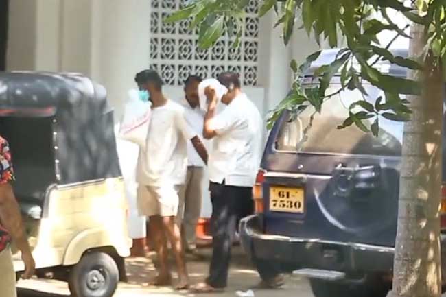 NPP මන්ත්රිනියගේ විදුහල්පති සැමියාගේ වැඩතහනම් කෙරේ