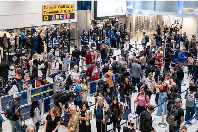 අර්බුද මැද එක්සත් ජනපදයේ ගුවන් ගමන් 1,400ක් අවලංගු වෙයි