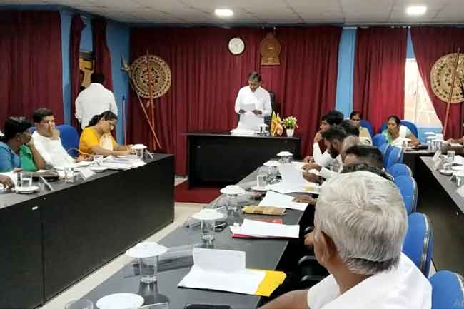 මාලිමාවට බලය හිමි ඌවපරණගමත් අයවැය පරදී