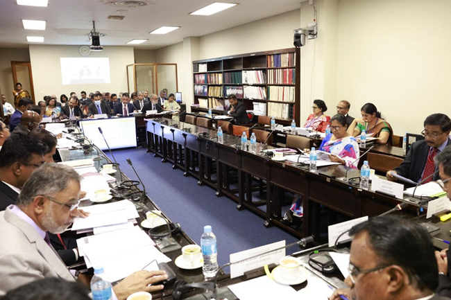 කොළඹ වරායේ නැගෙනහිර බහාලුම් පර්යන්තයේ ඉදිකිරීම් ප්රමාද වීම ගැන කෝප් කමිටුවේ අවධානය