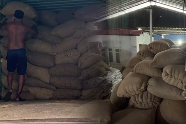 පරිභෝජනයට නුසුදුසු බවට සැක වියළි මිරිස් තොගයක් අල්ලයි