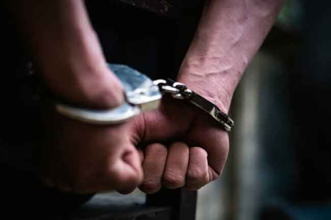 ගංජා සමග සජබ ප්රාදේශීය සභා මන්ත්රීවරයෙකු අත්අඩංගුවට