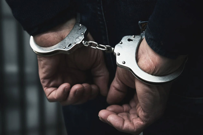 මාදම්පිටියේ දී අයිස් සමග තරුණයෙකු අත්අඩංගුවට