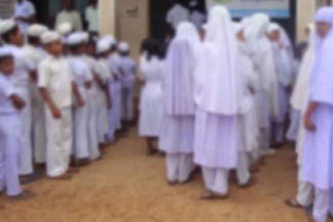 නැගෙනහිර සියලුම මුස්ලිම් පාසල් දින නියමයකින් තොරව වසා දැමේ