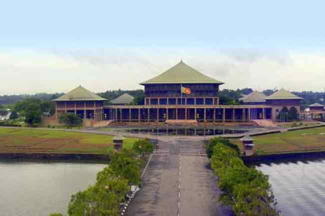 පාර්ලිමේන්තුව ඇරඹෙයි – විනාඩි 30කට කල් තියයි
