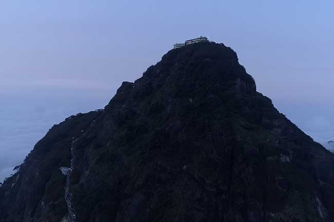 ශ්රීපාද වන්දනාවේ එන බැතිමතුන්ට පොලීසියෙන් දැනුම්දීමක්