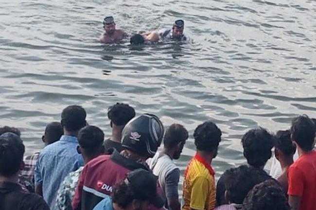 දියේ ගිලී තරුණයින් දෙදෙනෙකු ජීවිතක්ෂයට