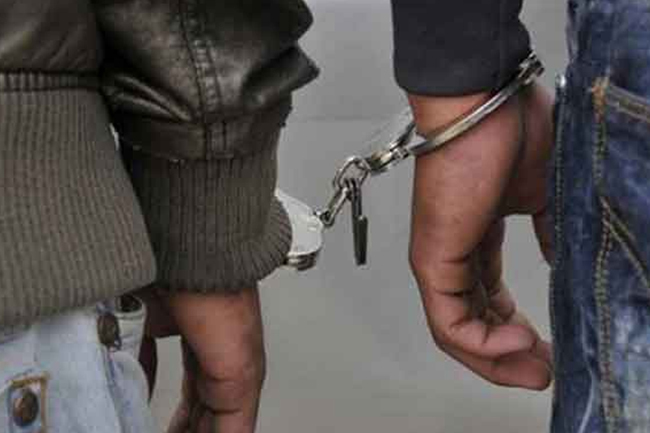 අයිස් මත්ද්රව්ය සමග සැකකරුවන් දෙදෙනෙකු කොටුවෙයි