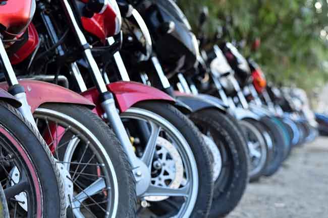 වසරේ ලියාපදිංචි කළ වාහන අතුරින් යතුරුපැදි මුල්තැනට