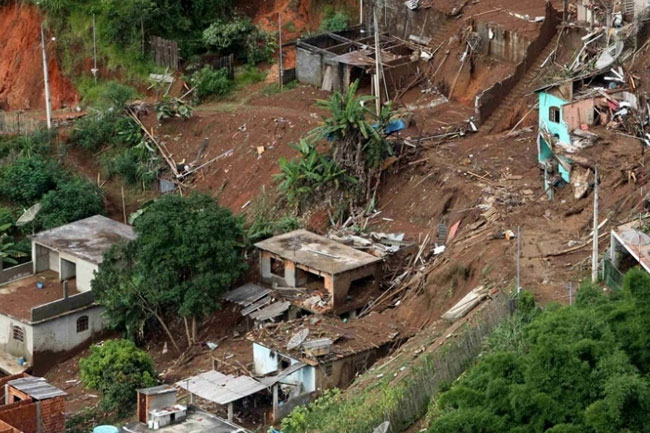 මහනුවරට සහ නුවරඑළියට නායයෑම් රතු නිවේදන