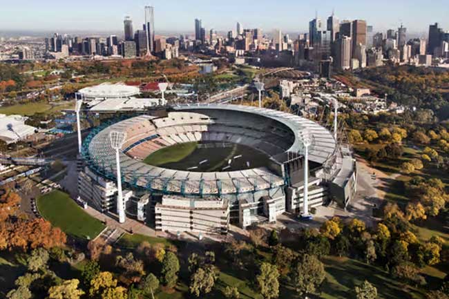 මෙල්බන් ක්රිකට් ක්රීඩාංගණයේ තණ තීරුවට අසාදු ලකුණක්