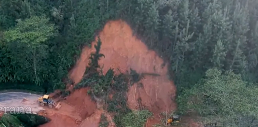 හැටන් – කොළඹ ප්රධාන මාර්ගයේ කඩා වැටුණු පස් කඳු ඉවත් කිරීම ඇරඹේ