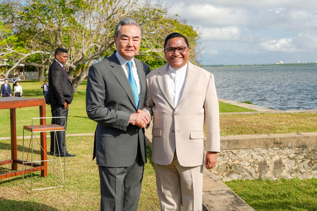 චීන විදේශ අමාත්යවරයා හා අමාත්ය විජිත හේරත් අතර හමුවක්