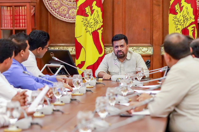 අධ්යාපන ප්රතිසංස්කරණ සම්බන්ධයෙන් විශ්වවිද්යාල ආචාර්යවරුන්ට ජනපති පිළිතුර දෙයි