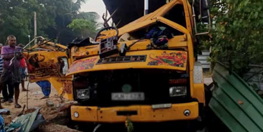 මාරක ටිපර් රථ අනතුරක් – දෙදෙනෙකුට දිවි අහිමිවෙයි