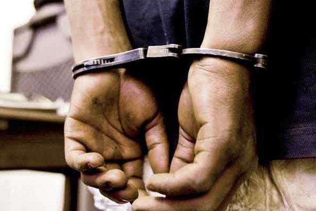 නීති විරෝධී මත්පැන් සමග සැකකරුවෙකු අත්අඩංගුවට