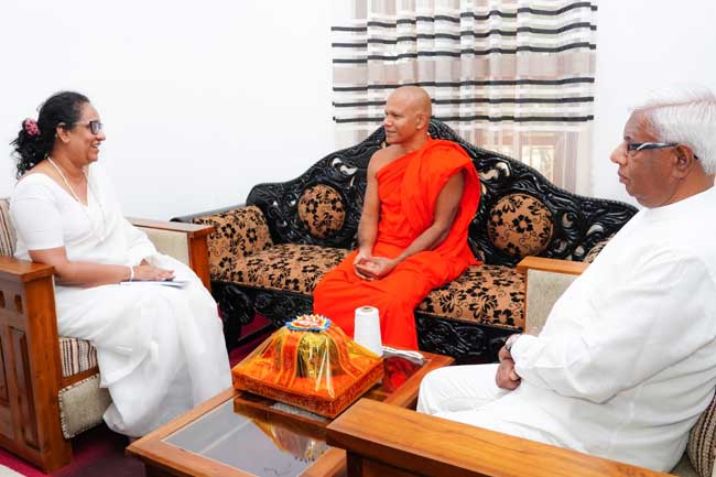 නව පෙළපොත් මුද්රණ කටයුතු ගැන අගමැති හඬ අවදි කරයි