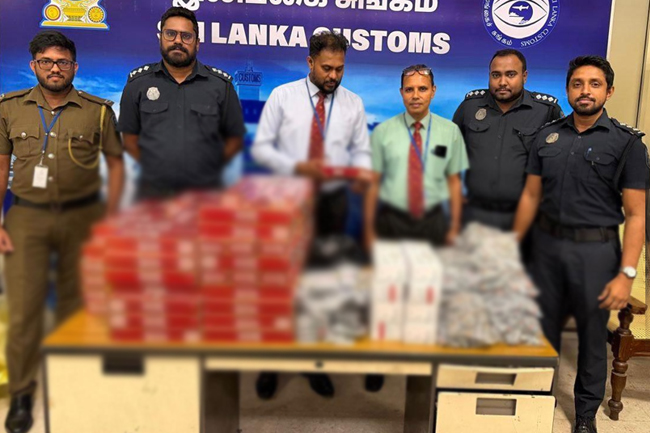 නීතිවිරෝධීව ගෙන්වූ දුම්වැටි, ඖෂධ සහ සුවඳ විලවුන් තොගයක් කටුනායකදී අල්ලයි