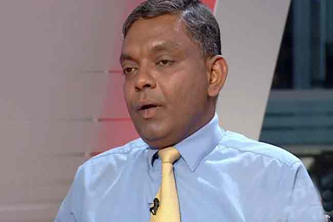 වාහන ආනයනය අවශ්යතාවය මත පමණක් සිදුකරන්න ප්රතිපත්ති සම්පාදනය කළ යුතුයි – ප්රියංග දුනුසිංහ